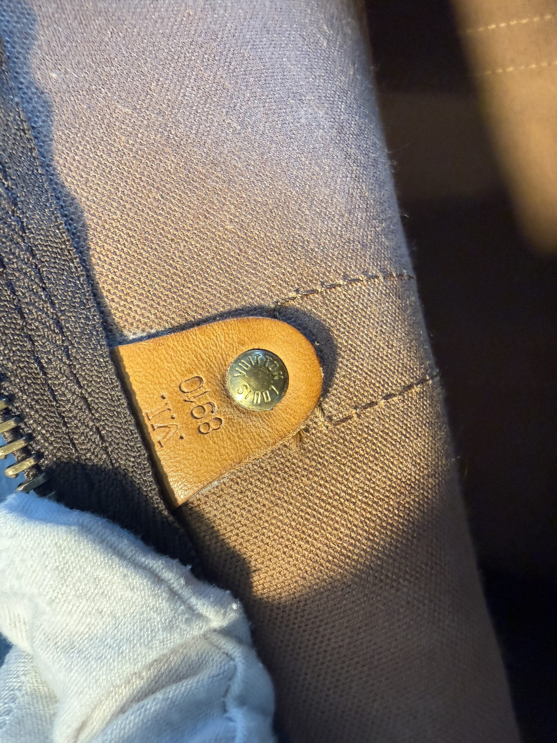 Authentic Louis Vuitton Keepall 50 Bandouliere with lock and key, LV strap, and LV luggage tag all included - Image 38